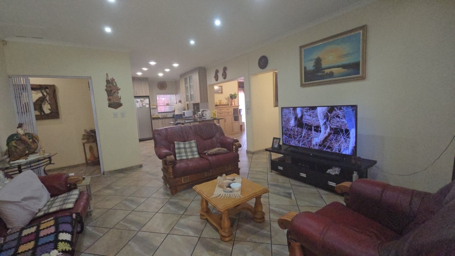 3 Bedroom Property for Sale in Safari Gardens North West